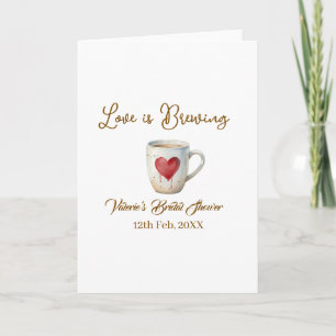 Tarjeta Taza de café blanca Love is Brewing corazón regalo