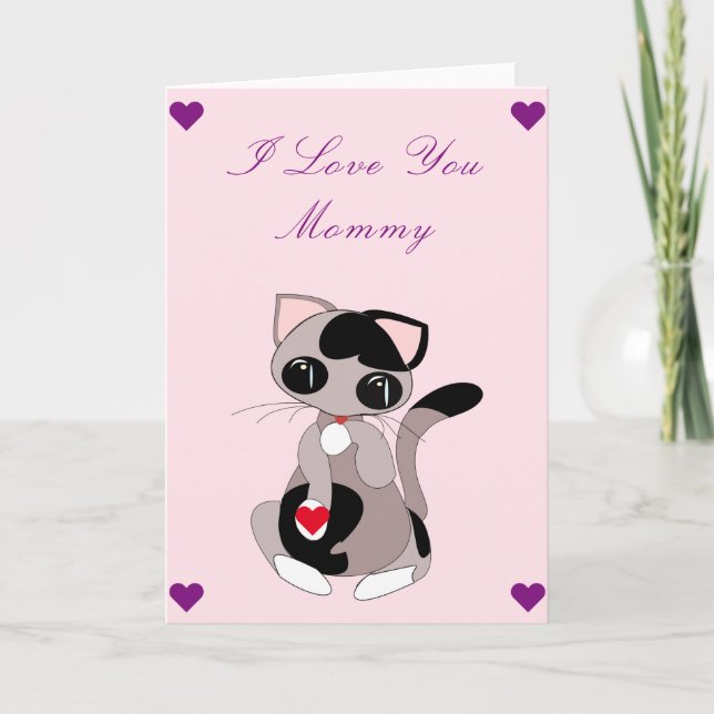 Tarjeta Te amo, mamá, bebé, gato con regalo de corazón (Anverso)