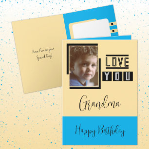 Tarjeta Te encanta que tu abuela agregue la foto amarillo