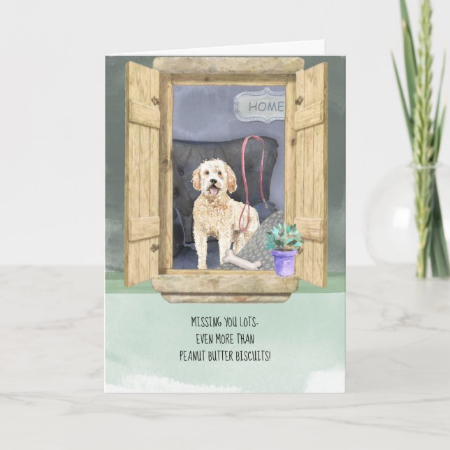 Tarjeta Te Falta Mucho Goldendoodle Dog Mirando Ventana (Anverso)