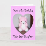 Tarjeta Teddy Bear Step Daughter Birday<br><div class="desc">Tarjeta de felicitación con tarjeta de cumpleaños step-girl de osito de peluche que puede personalizar con cualquier texto de su elección. Si necesita ayuda para personalizar,  póngase en contacto con nosotros a través del enlace de esta página. Tarjeta de cumpleaños del oso de Teddy step,  hija</div>