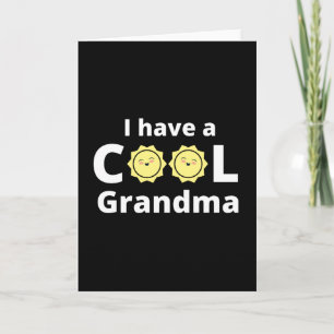Tarjeta Tengo un diseño de abuela genial - con un sol amar