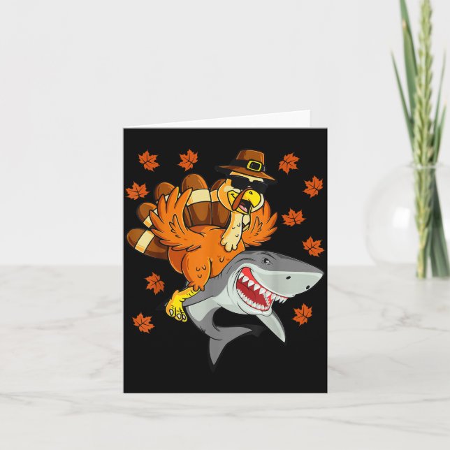 Tarjeta Thanksgiving Turkey Riding Shark Funny Autumn Boys (Anverso)