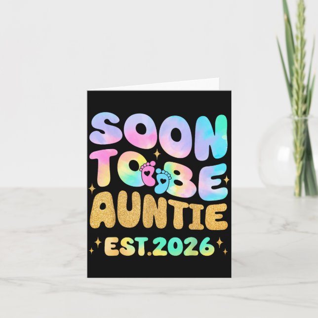 Tarjeta Tie Dye Auntie Promoted To Auntie 2026 Soon To Be  (Anverso)