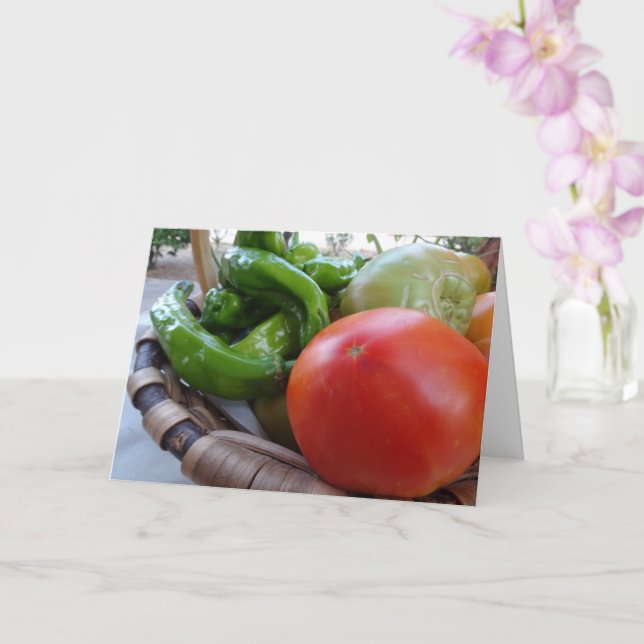 Tarjeta Tomates y pimientos verdes en una carta de cesta (Orquídea)