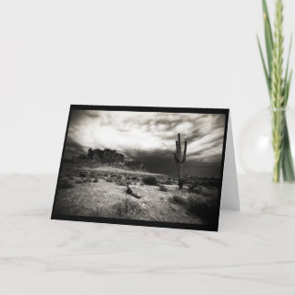 Tarjeta Tormenta veraniega en las montañas de la superstic