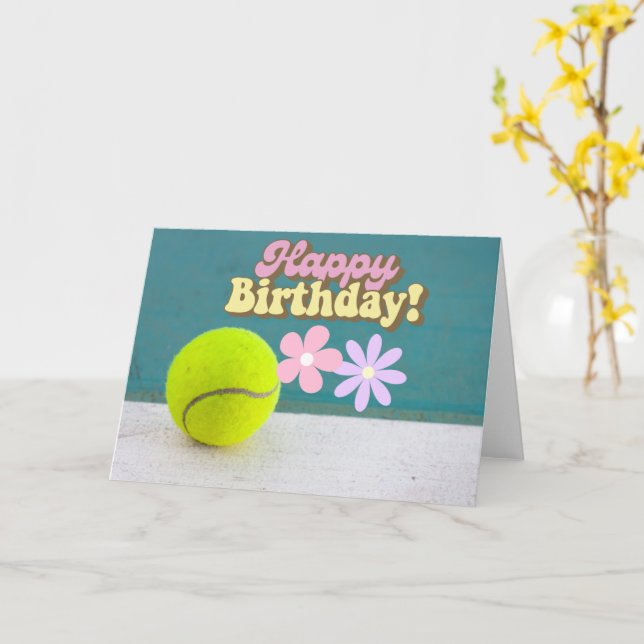 Tarjeta Torneo de tenis Feliz cumpleaños con flores (flor amarilla)