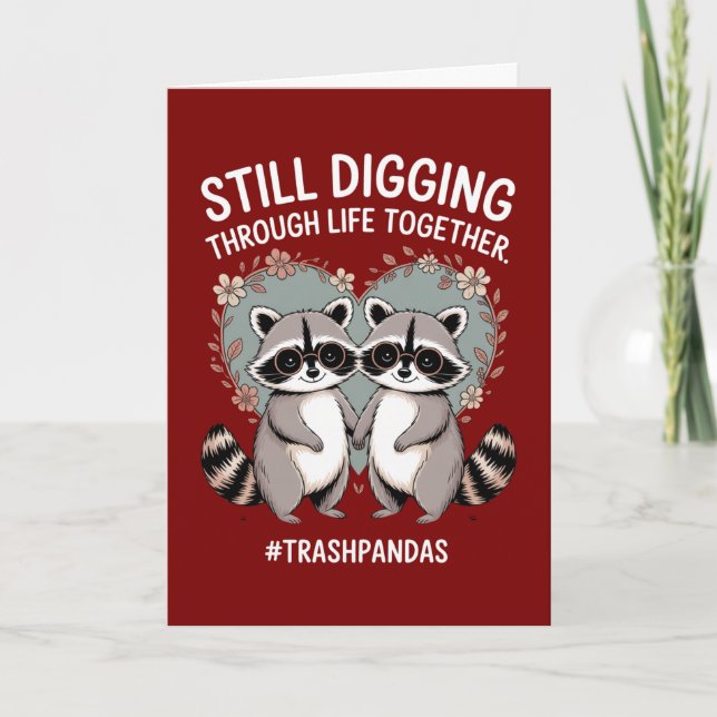 Tarjeta Trash Pandas Digging Through Life Together  (Anverso)