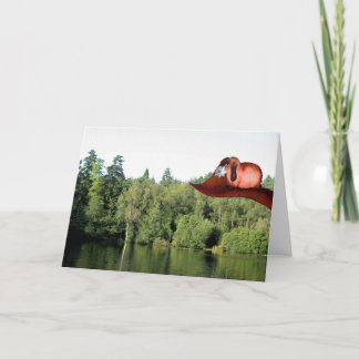 Tarjeta Trayéndole una flor para el Día de la Madre