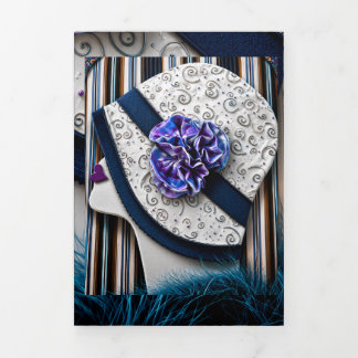 Tarjeta Tríptica Dama Vintage de los años 20 con elegante sombrero