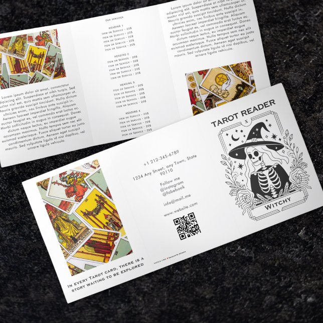 Tarjeta Tríptica Diseño místico gótico de Tarot en blanco y negro (Mystical Gothic Black And White Witch Tarot Design Tri-Fold Card)