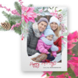Tarjeta Tríptica Festividad colorida foto de la posología rosa<br><div class="desc">Pulverizaciones de color claro,  colorido y festivo al estilo de las acuarelas de poinsettias rosadas y rojas,  bayas de invierno,  mistletoe y pino,  campos de texto editables y plantilla única de fotos. En el interior se incluyen plantillas de fotos adicionales y un campo de mensaje editable.</div>