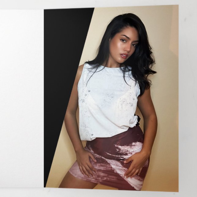 Tarjeta Tríptica Visión general de un artista moderno blanco y negr (Interior último panel)