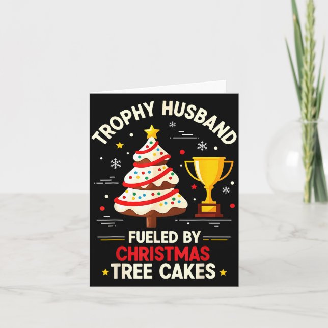 Tarjeta Trophy Retro Husband Fueled By Christmas Tree Cake (Anverso)
