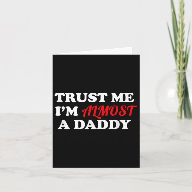 Tarjeta Trust Me I'm Almost A Daddy Funny Father's Day Mem (Anverso)