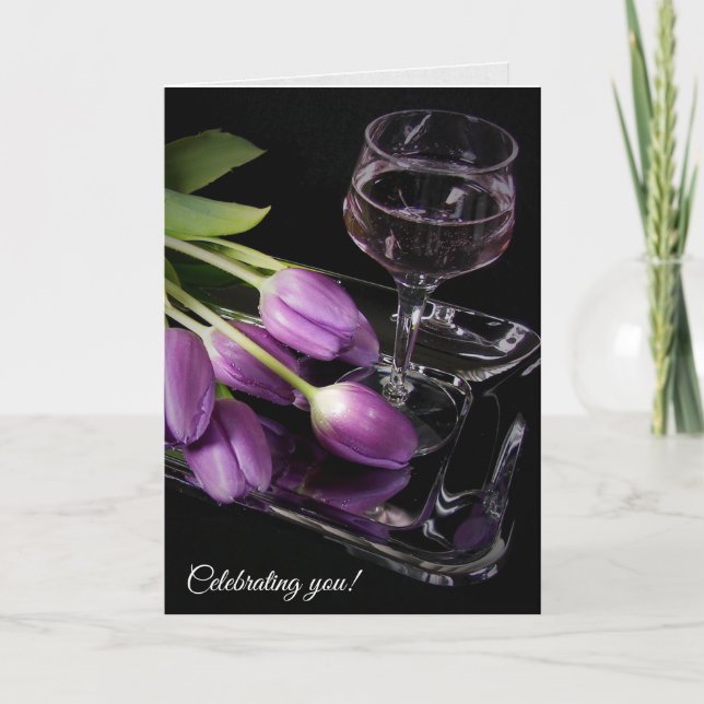 Tarjeta tulipanes púrpura de cumpleaños y vino (Anverso)