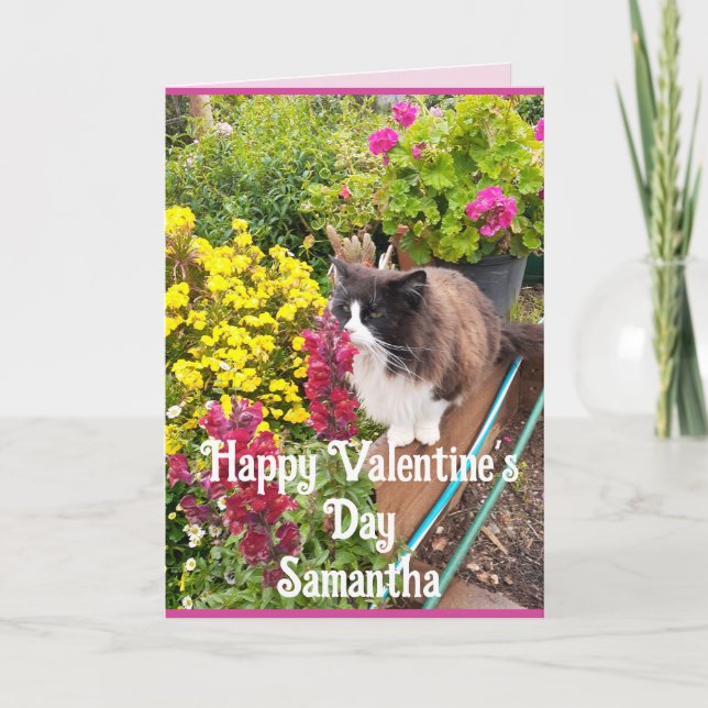 Tarjeta Tuxedo Cat Sniffing Flowers Funny Valentines Day (Anverso)