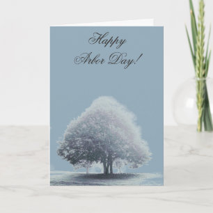 Tarjeta Un árbol en el día del puerto de niebla