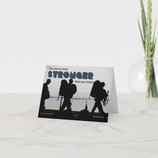 Tarjeta Un cadete de campamento militar mucho más fuerte (Anverso)