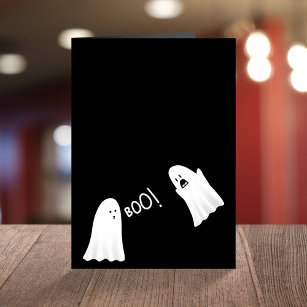 Tarjeta Un fantasma lindo diciendo boo halloween divertido