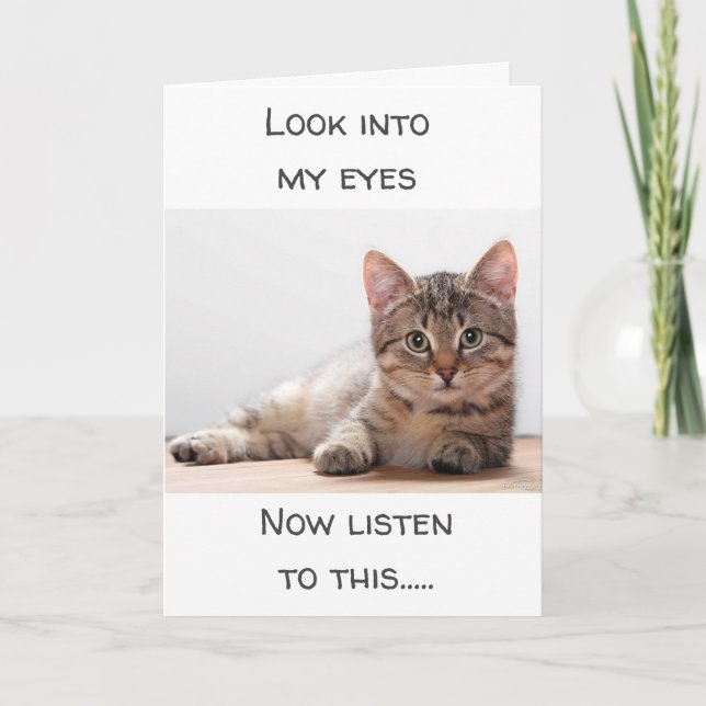 TARJETA UN GATO QUE SE SIENTE DICE "FELIZ CUMPLEAÑOS" (Anverso)