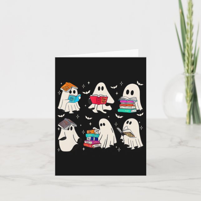Tarjeta Un libro fantasma que lee libros de Halloween hace (Anverso)
