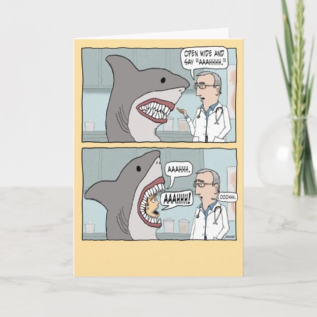Tarjeta Un Médica gracioso le da al tiburón un cumpleaños  (Anverso)