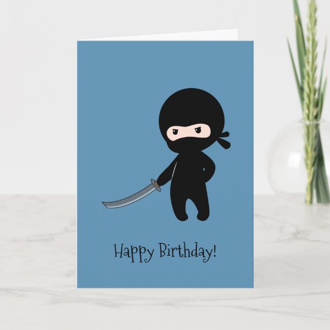 Tarjeta Un pequeño Ninja enojado sobre el cumpleaños azul (Anverso)