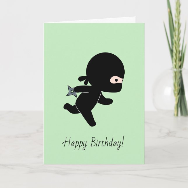 Tarjeta Un pequeño Ninja que corre por el cumpleaños verde (Anverso)