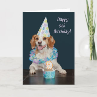 Tarjeta ¡Un perro lindo celebrando su noveno cumpleaños!