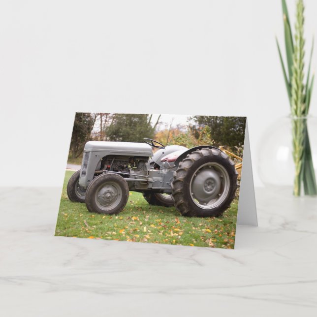 Tarjeta Un viejo tractor en caída (Anverso)