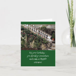 TARJETA UNA ESCALERA AL AIRE LIBRE MAGNÍFICA CON ROSES/IT