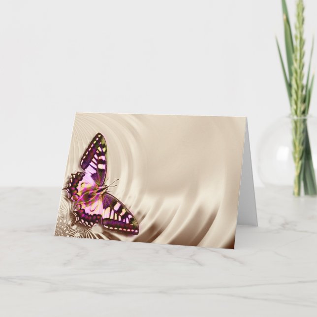 Tarjeta Una mariposa rosa sobre un fondo de satén crema (Anverso)