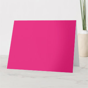 Tarjeta Una rosa roja con pétalos vibrantes rodeados de de