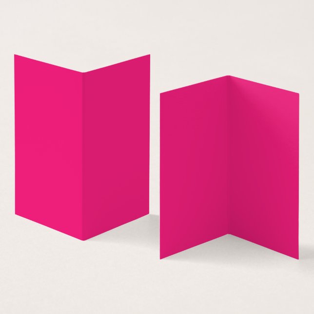 Tarjeta Una rosa roja con pétalos vibrantes rodeados de de (Interior y exterior)