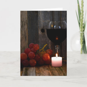 Tarjeta uvas rojas con vaso de vino