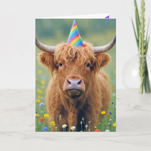 Tarjeta Vaca de las Tierras Altas con sombrero de cumpleañ