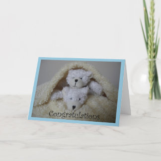 Tarjeta varón mellizo apilado lleva felicitaciones