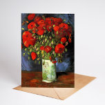 Tarjeta Vase con los pipetas rojos | Vincent van Gogh<br><div class="desc">Vase con Red Poppies de Vincent van Gogh es una fascinante pintura de vida muerta que destaca el uso vibrante del artista del color y el trabajo expresivo. El cuadro presenta un simple jarrón de tierra lleno de ampulosas amapolas crimson, colocadas sobre un fondo mullido y texturado. El contraste entre...</div>