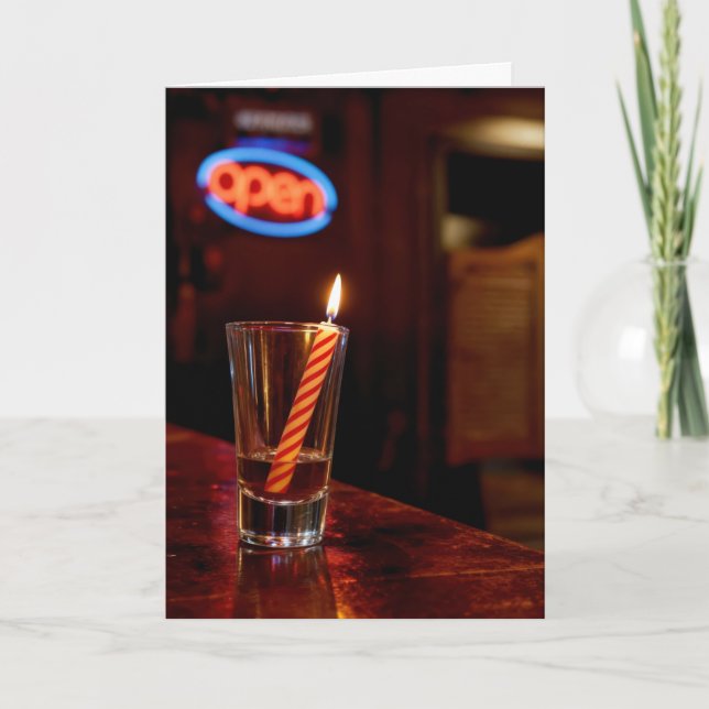 Tarjeta Vela de cumpleaños en un vaso de chupito de salón (Anverso)