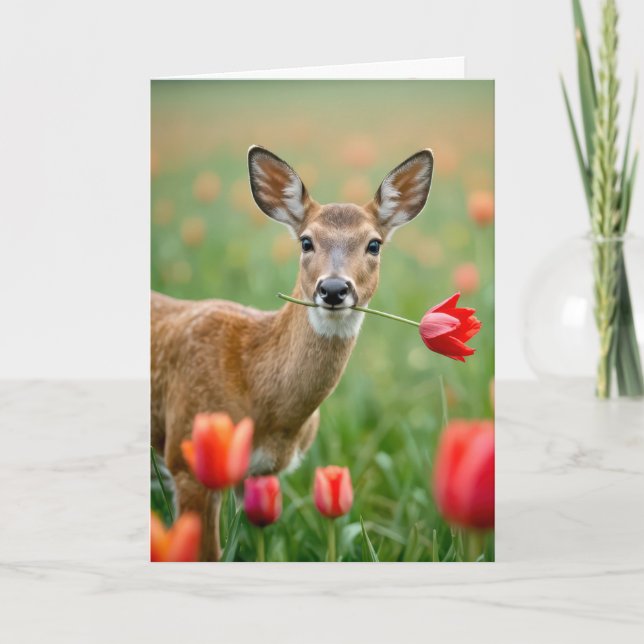 Tarjeta Venado de cumpleaños con un tulipán rojo (Anverso)