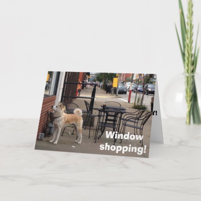 TARJETA VENTANA COMPRANDO "AKITA" DICE FELIZ CUMPLEAÑOS (Anverso)
