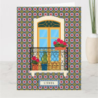 Ventana de la casa de Lisboa con azulejos y planta