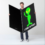 TARJETA VERDE ALIEN FUNNY BIRTHDAY BIGGEST GREETING<br><div class="desc">TARJETA DE CUMPLEAÑOS DIVERTIDA DE SEÑAL DE PAZ VERDE ALIEN. GIGANTE. MÁS GRANDE.</div>