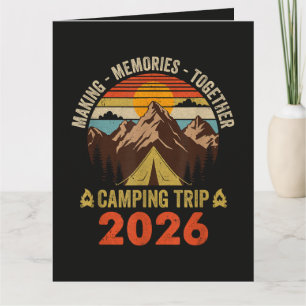 Tarjeta Viaje de camping familiar al atardecer retro 2026