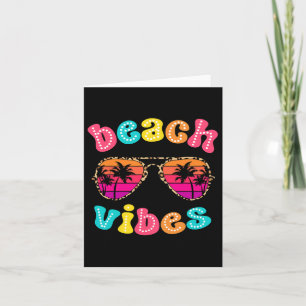 Tarjeta Vibes de playa Sungles de verano Retro Chica Cuida