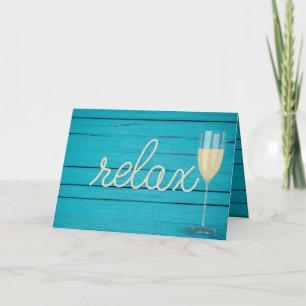 Tarjeta vino blanco y relajar cuerda texto en madera turqu