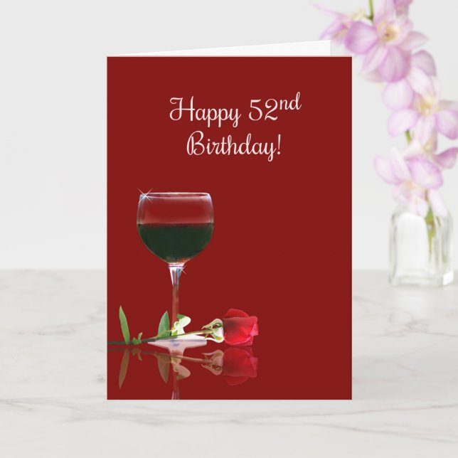 Tarjeta Vino bonito y Rosa Feliz cumpleaños número 52 (Orquídea)
