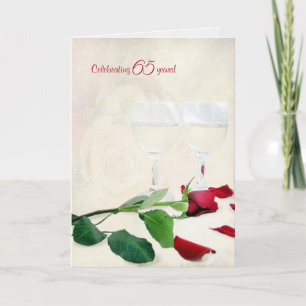 Tarjeta vino y rosa roja para 65 aniversario