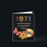 Tarjeta Vintage Birthday 1971 Retro Design for Friend<br><div class="desc">Nacido en 1971 Vintage Birthday for Friend. Vintage,  Classic,  You text en la portada. Una mariposa retro,  un registro de LP y una flor aparecen en la portada. Arte,  imagen y verso copyright © Shoaff Ballanger Studios,  2022.</div>
